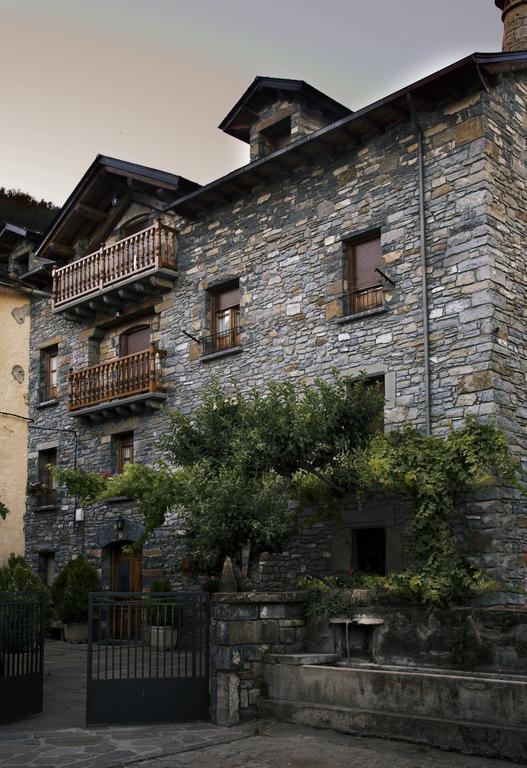 Apartamentos Casa Buisan Брото Экстерьер фото