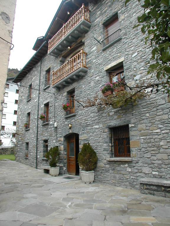 Apartamentos Casa Buisan Брото Экстерьер фото