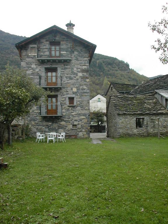 Apartamentos Casa Buisan Брото Экстерьер фото