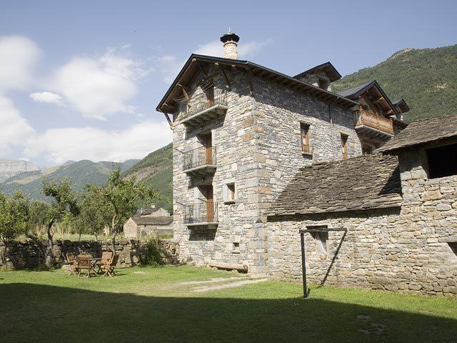Apartamentos Casa Buisan Брото Экстерьер фото
